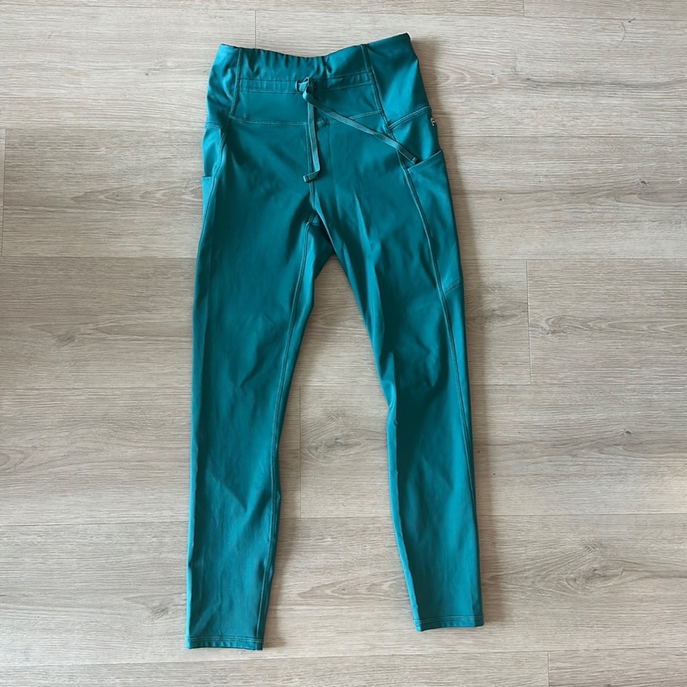 Fabletics Women’s Teal 7/8 leggings with pocket
